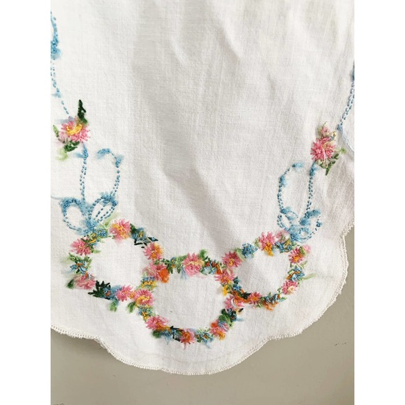Vintage Hand Embroidered 3 Floral Rings on Ends Dresser Scarf Runner 40" x 12" - Picture 6 of 7